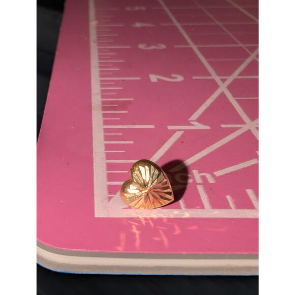 Marked 14K Diamond Cut Puff Heart Post Stud Earrings .41g - Picture 2 of 6